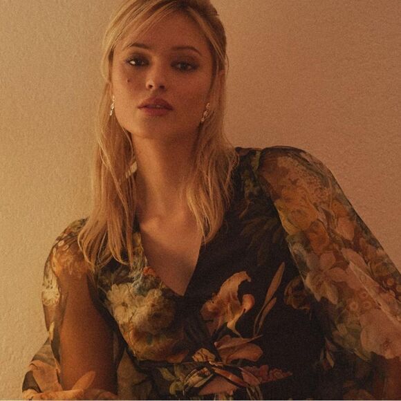 Anthropologie Pankaj & Nidhi Long-Sleeve V-Neck
Cutout Mini Dress/ size M - Picture 4 of 9